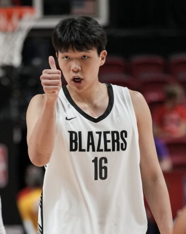 正规实盘配资网站 NBA戏精大赏 杨瀚森打亚洲杯球队不拦？老詹啥没说却都是他的传说？ 杨瀚森值得期待
